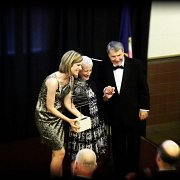 Senator Nancy Landon Kassebaum Baker poses for pics flanked by KHoF hostess Suzie Gilbert to her left, and Jim Lehrer on her right.